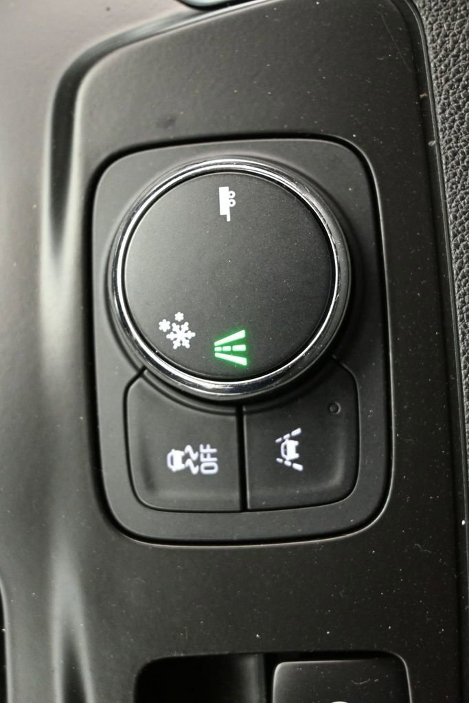 Used 2021 Chevrolet Traverse High Country FWD image 16