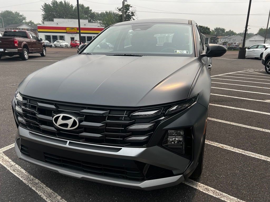 Certified 2025 Hyundai Tucson SE AWD/4WD image 2
