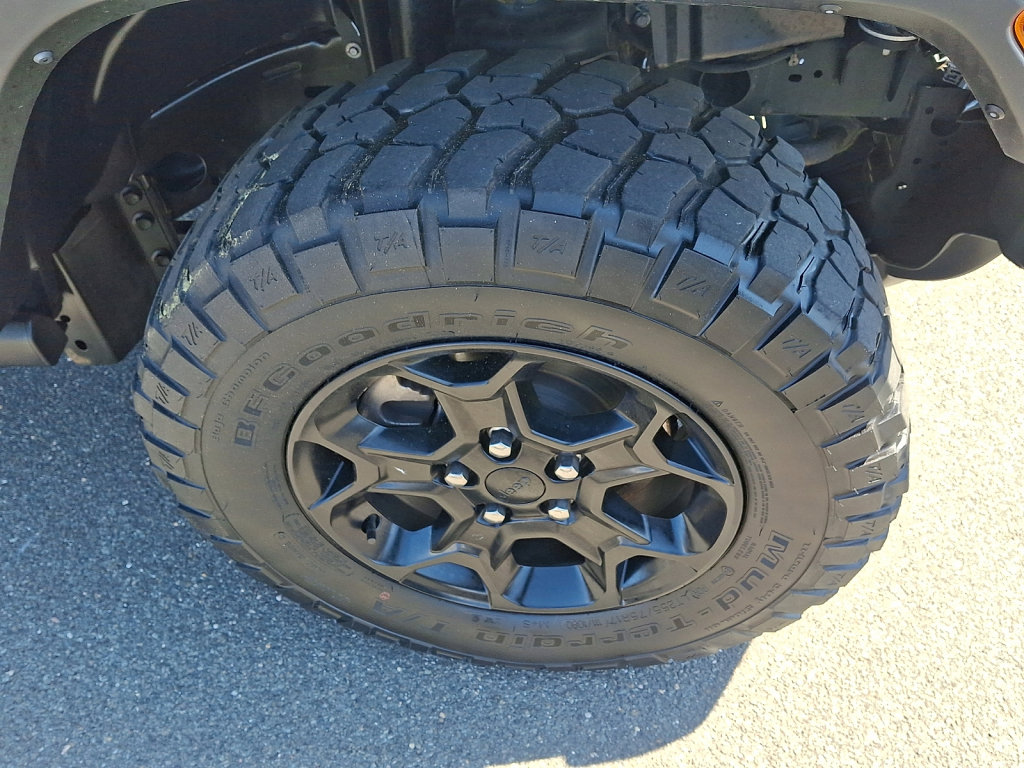 Used 2023 Jeep Gladiator Willys image 9