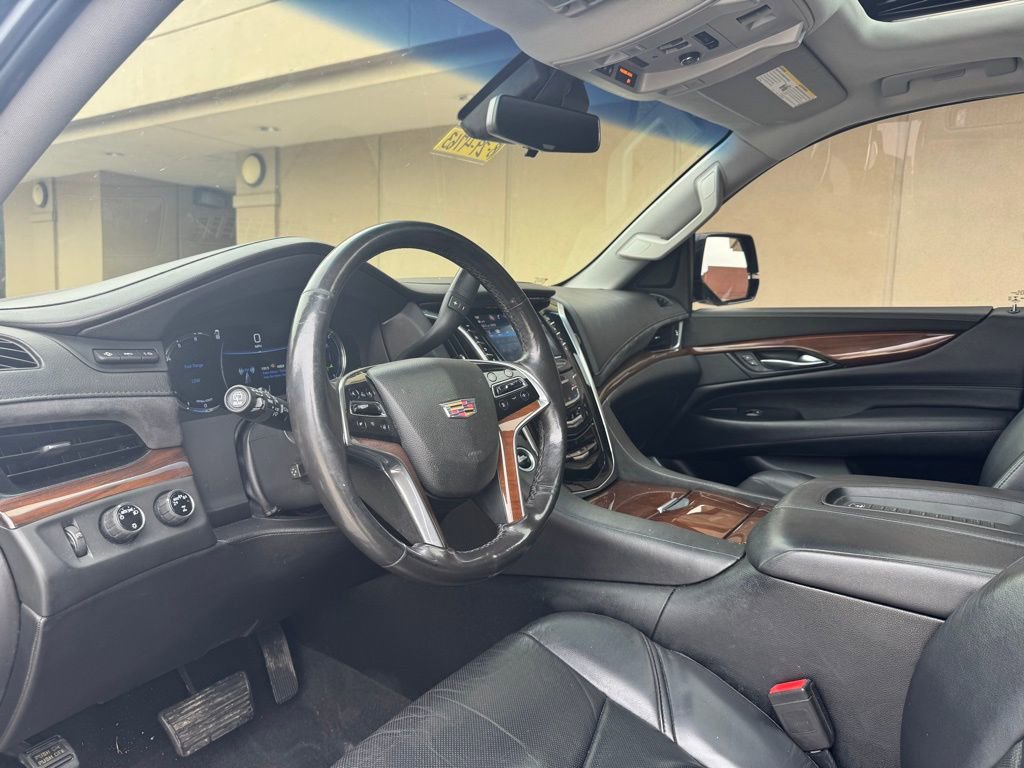 Used 2018 Cadillac Escalade ESV Luxury AWD/4WD image 19