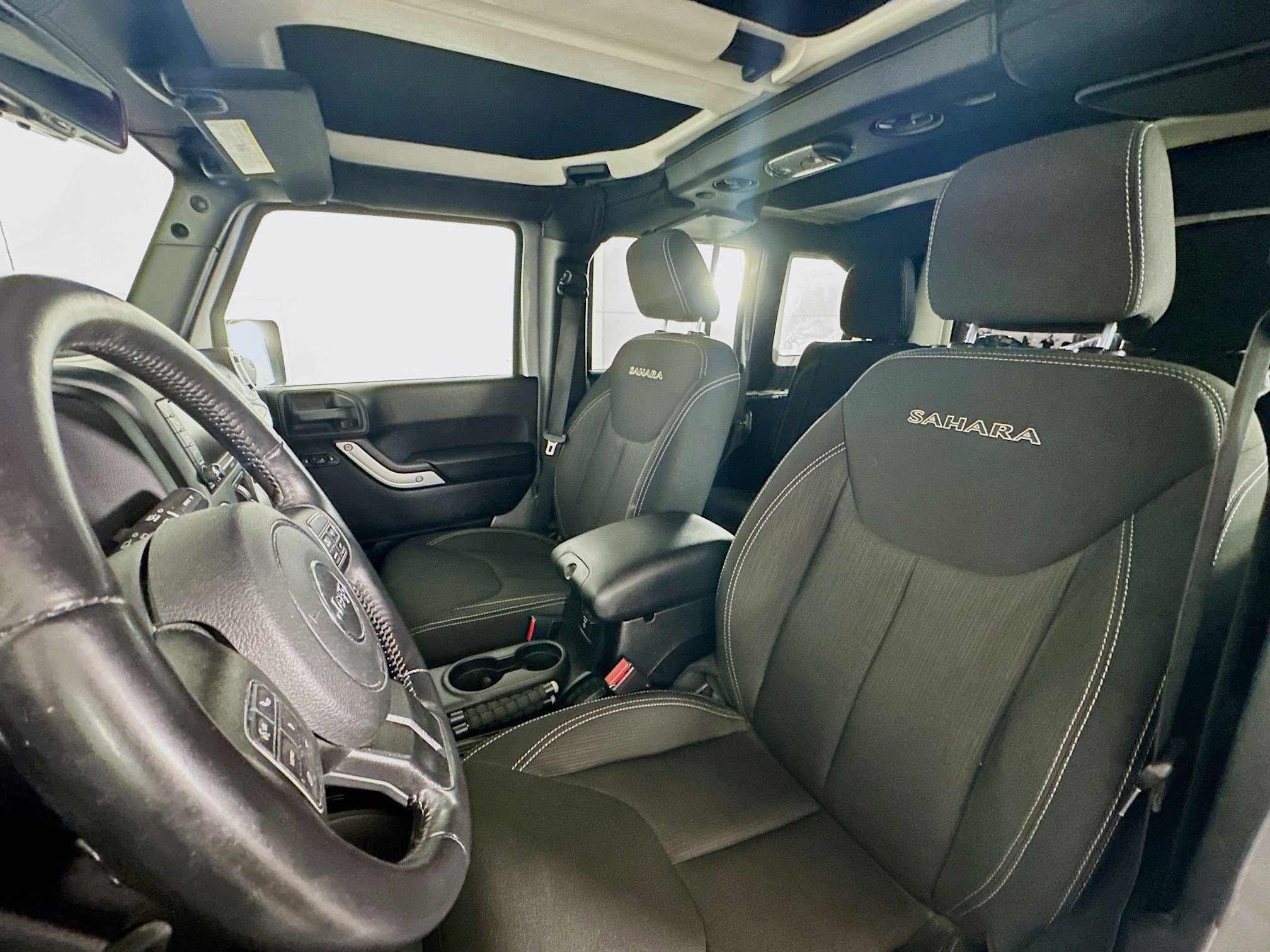 Used 2016 Jeep Wrangler Unlimited Sahara w/ Connectivity Group image 13