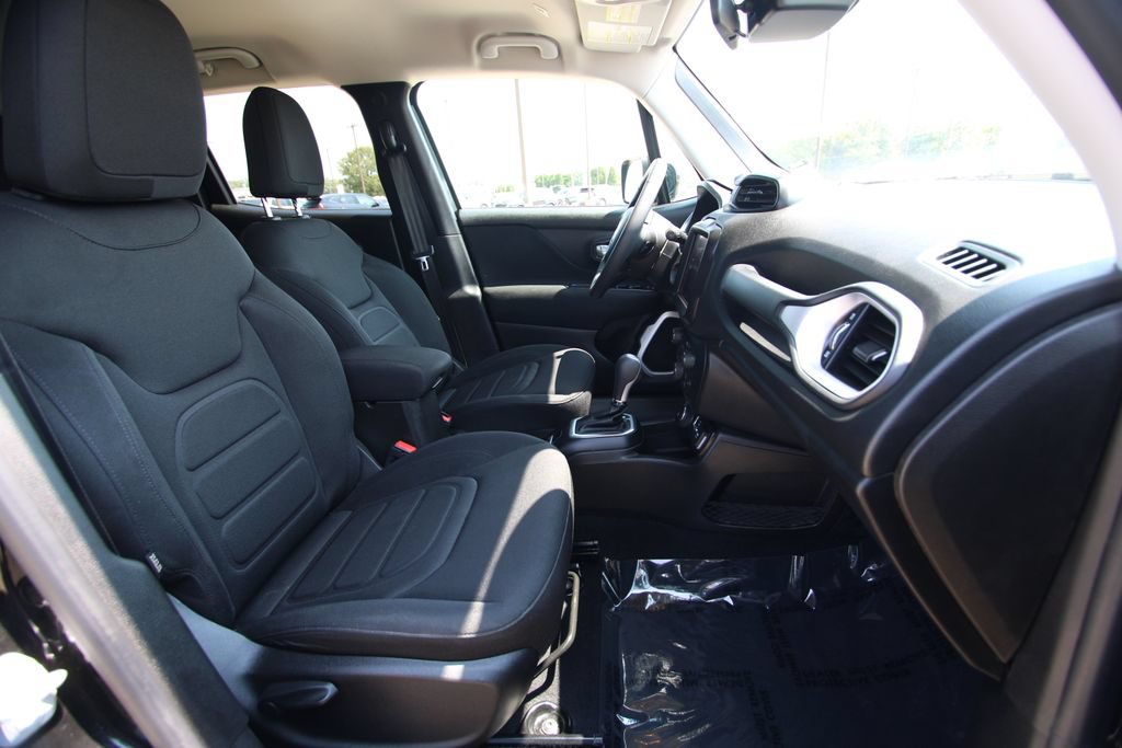 Used 2021 Jeep Renegade Latitude w/ Luxury Group I AWD/4WD image 8