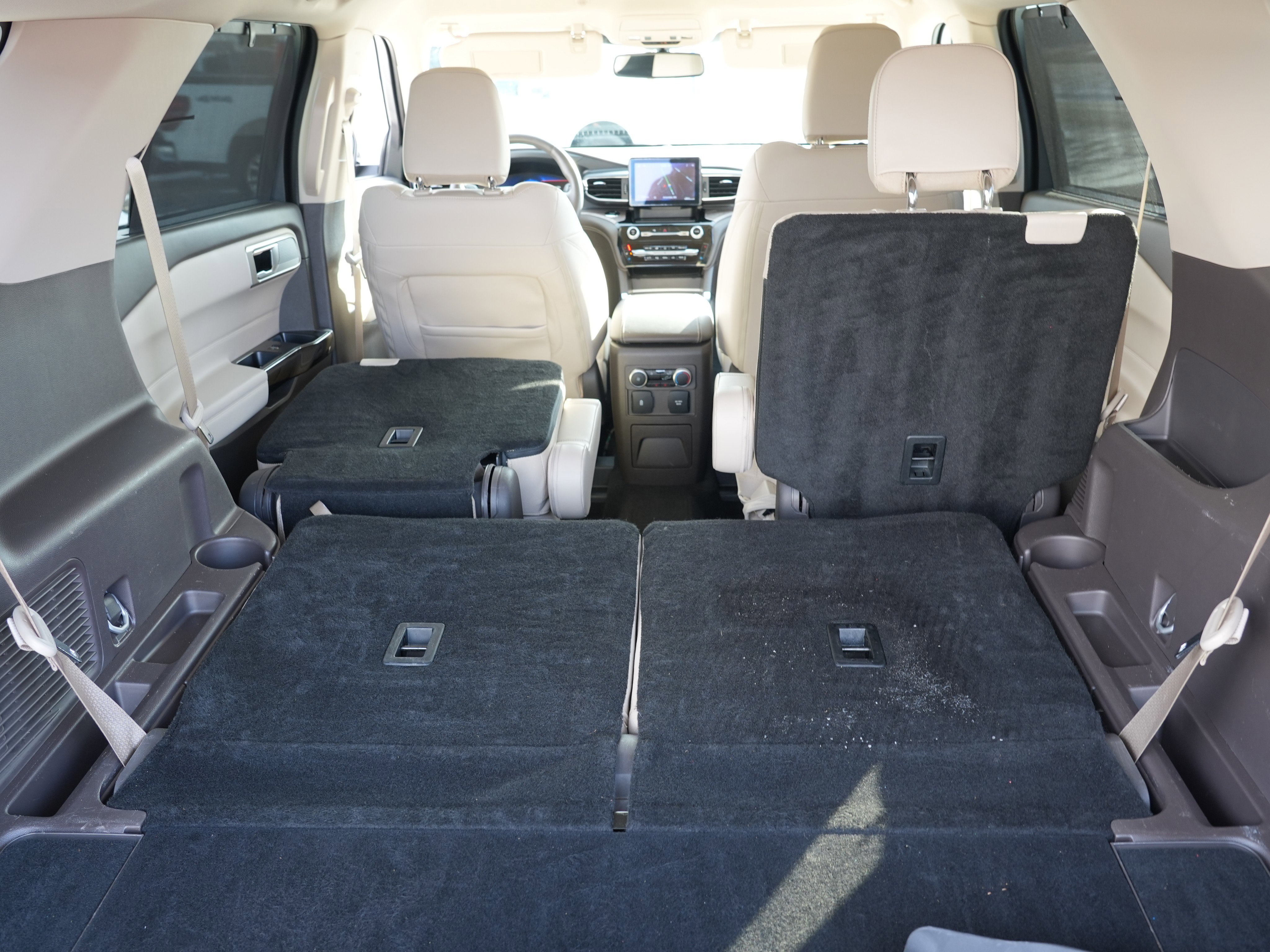 Used 2023 Ford Explorer Platinum w/ Class IV Trailer Tow Package image 32