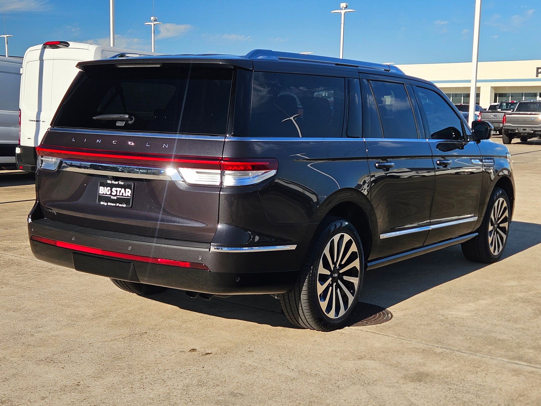 Used 2024 Lincoln Navigator L Reserve image 3