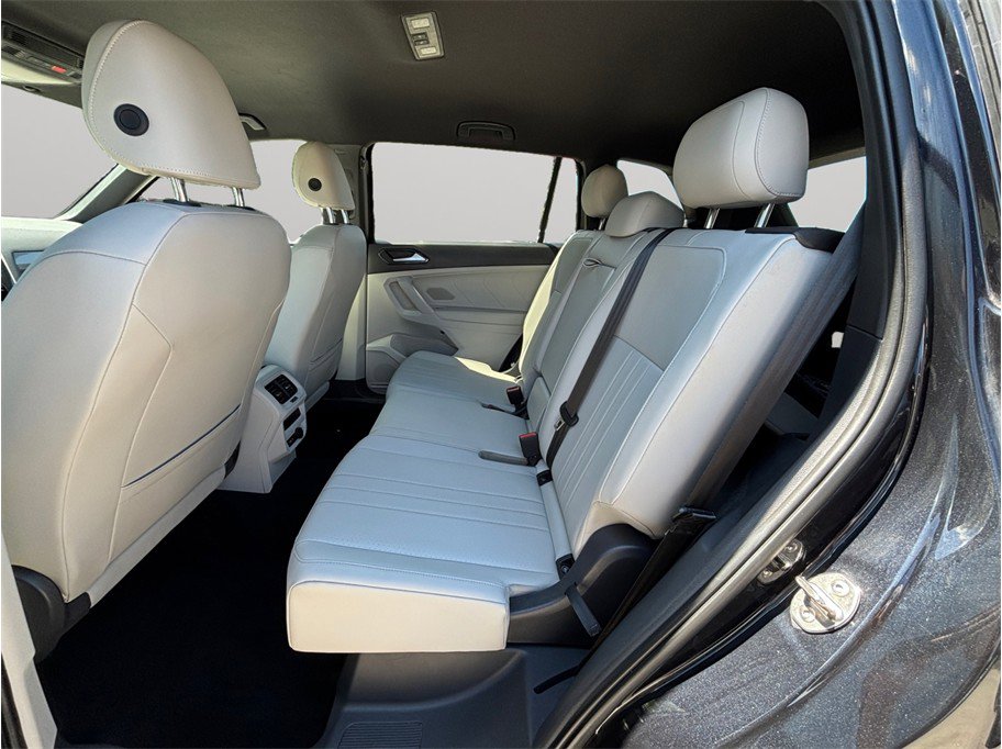 Used 2022 Volkswagen Tiguan SE R-Line FWD image 36