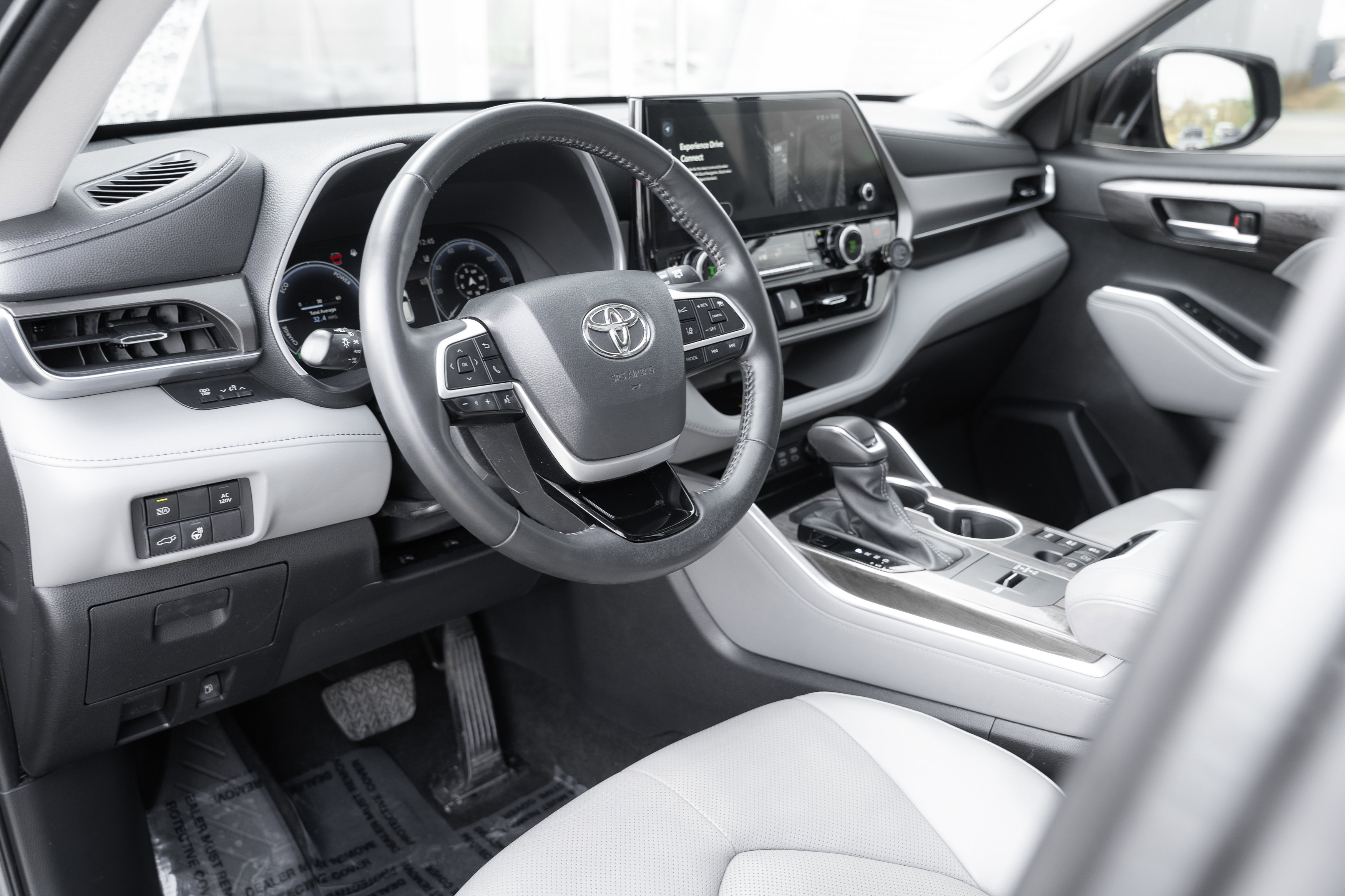 Used 2023 Toyota Highlander Limited image 10