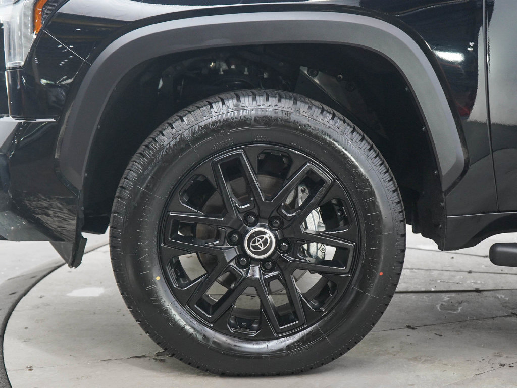 Used 2024 Toyota Tundra Limited AWD/4WD image 29
