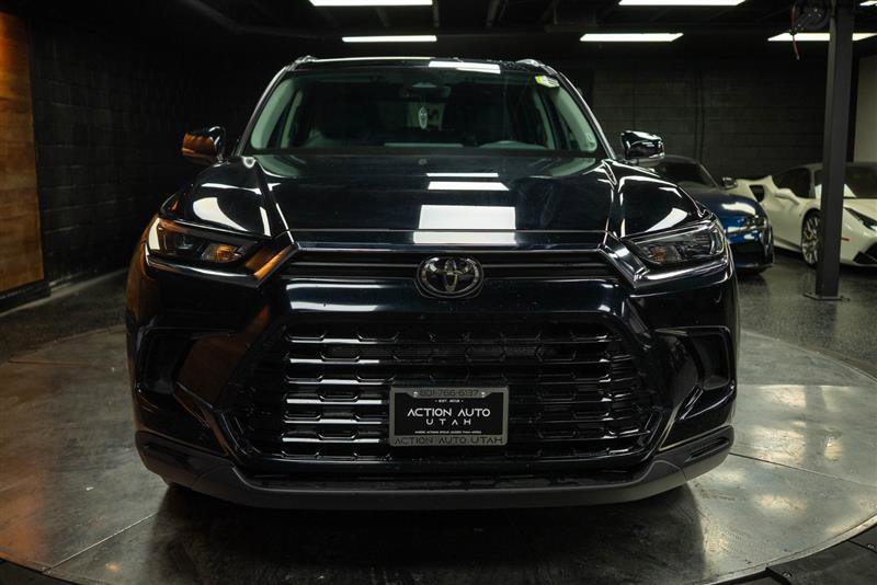 Used 2025 Toyota Grand Highlander AWD image 3