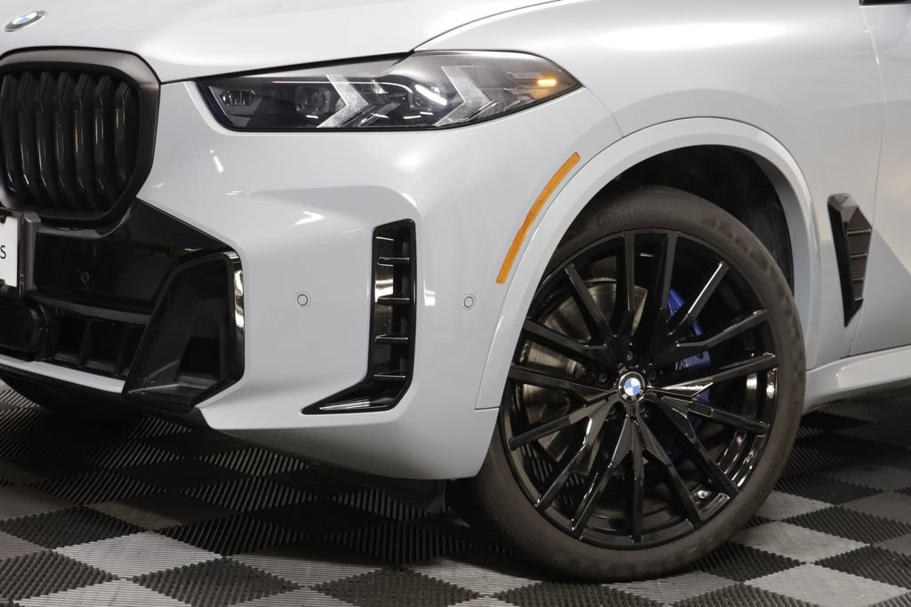Used 2024 BMW X5 xDrive40i w/ M Sport Package AWD/4WD image 3