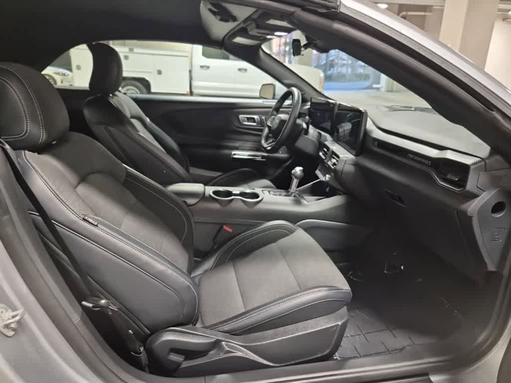 Used 2025 Ford Mustang Convertible RWD image 10