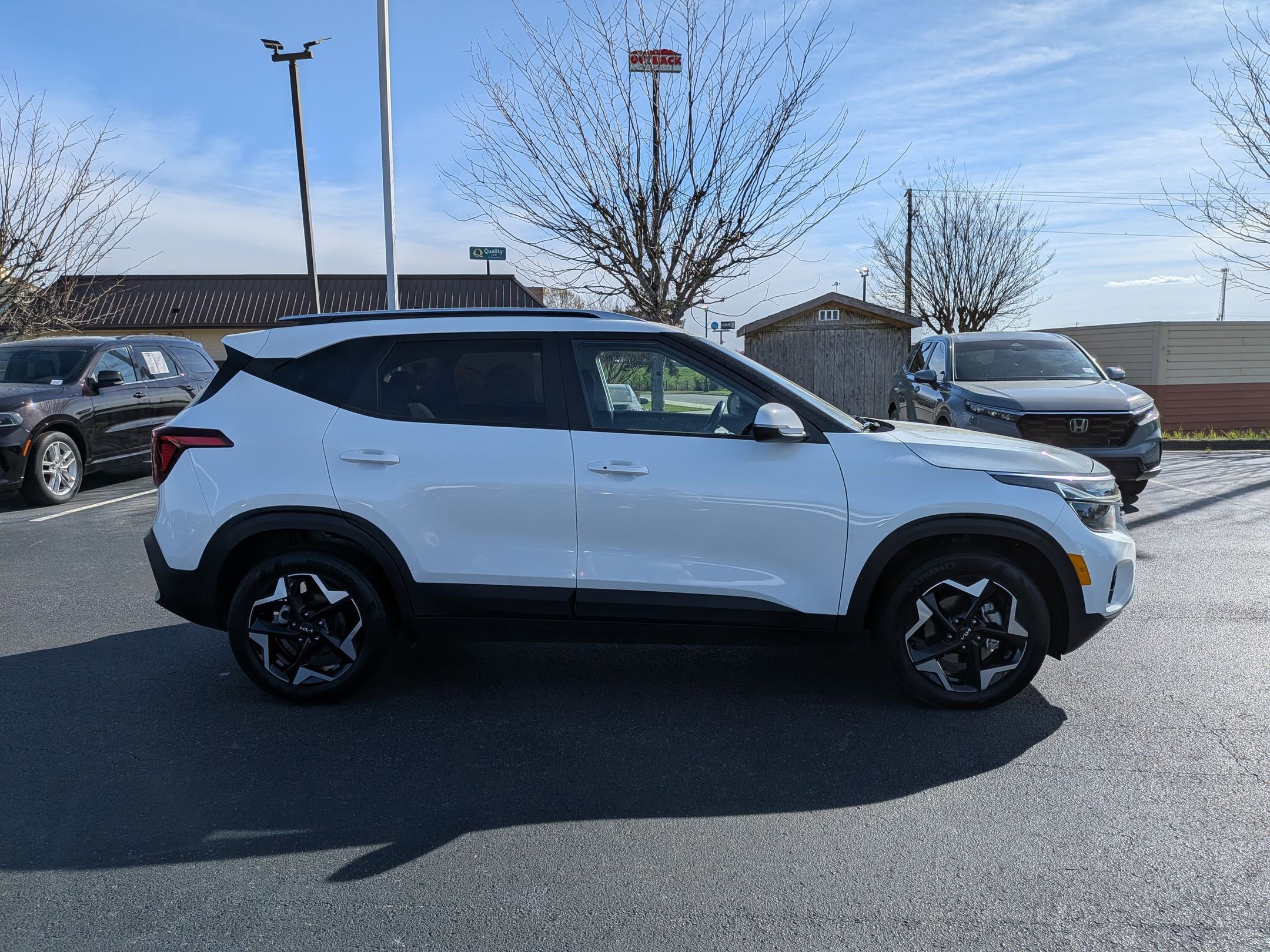 Used 2025 Kia Seltos S FWD image 2
