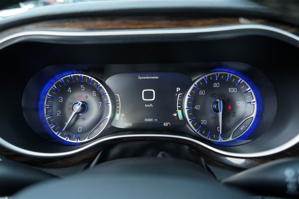 Used 2024 Chrysler Pacifica Limited image 5