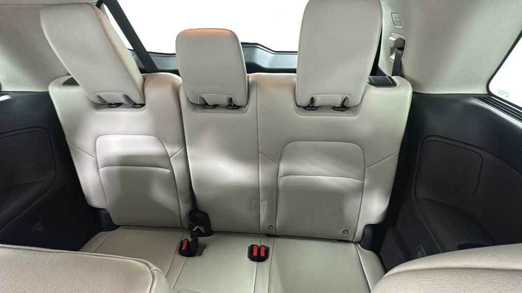 Used 2025 Nissan Pathfinder SL image 16