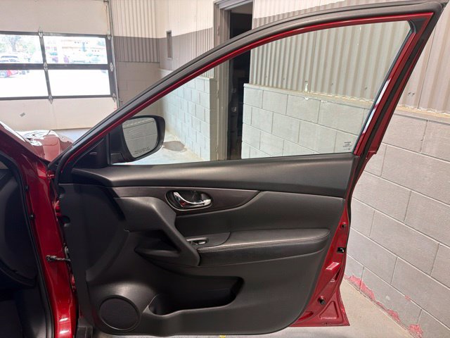 Used 2018 Nissan Rogue SV AWD/4WD image 17