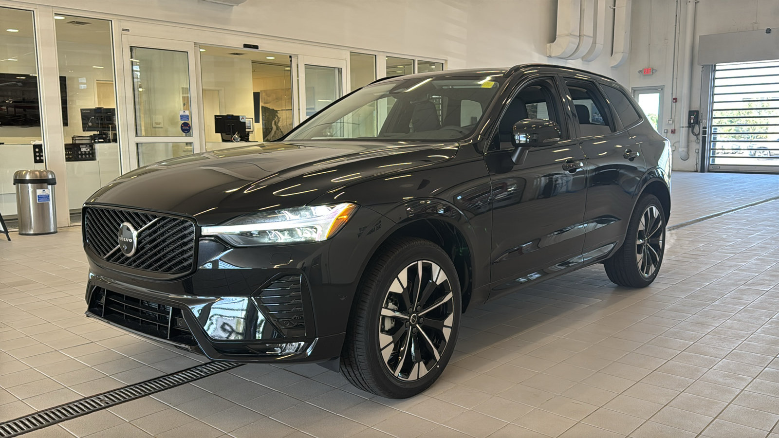 New 2027 Volvo XC60 B5 Plus AWD/4WD image 9