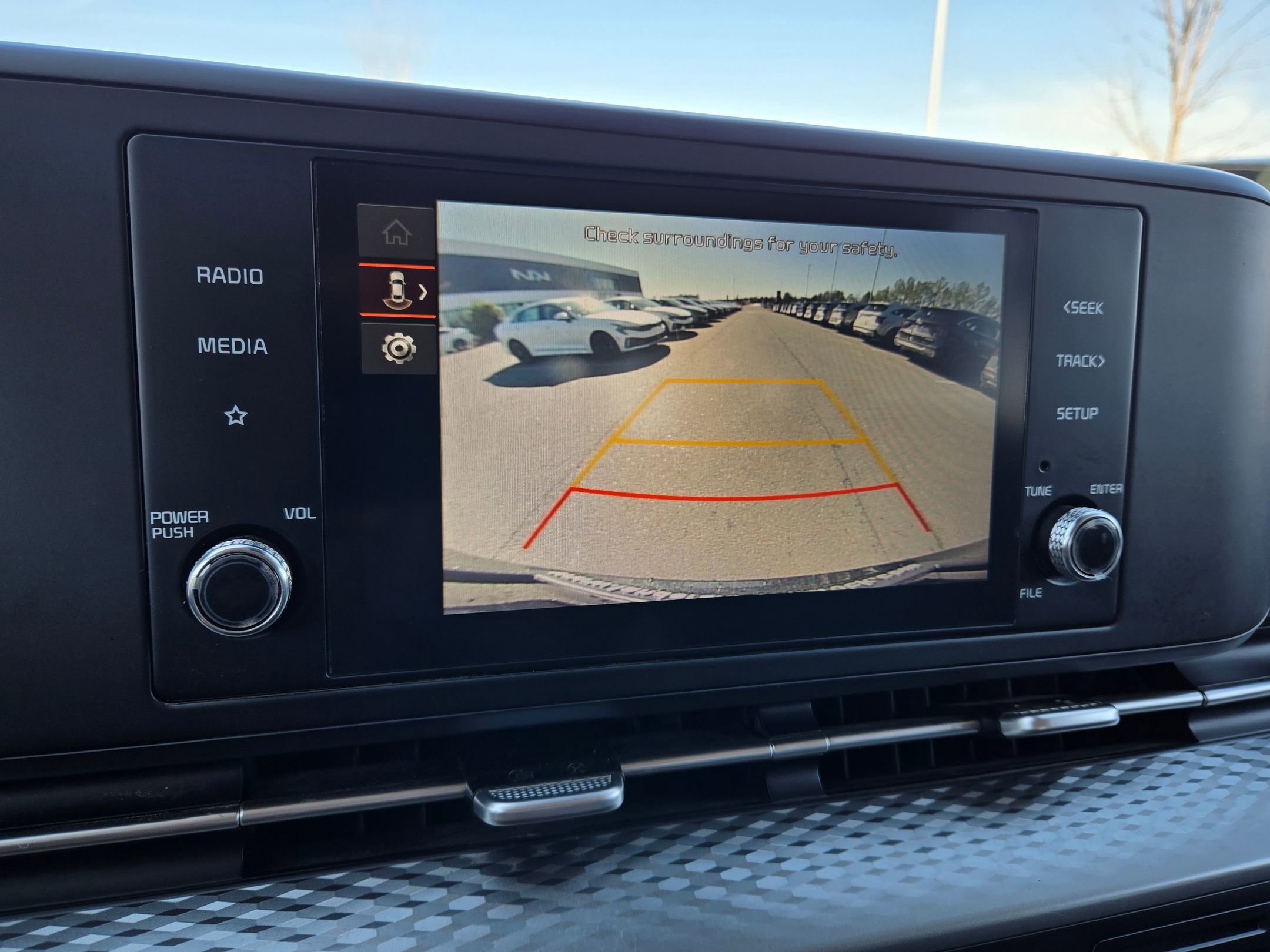 Certified 2023 Kia Carnival LX image 28