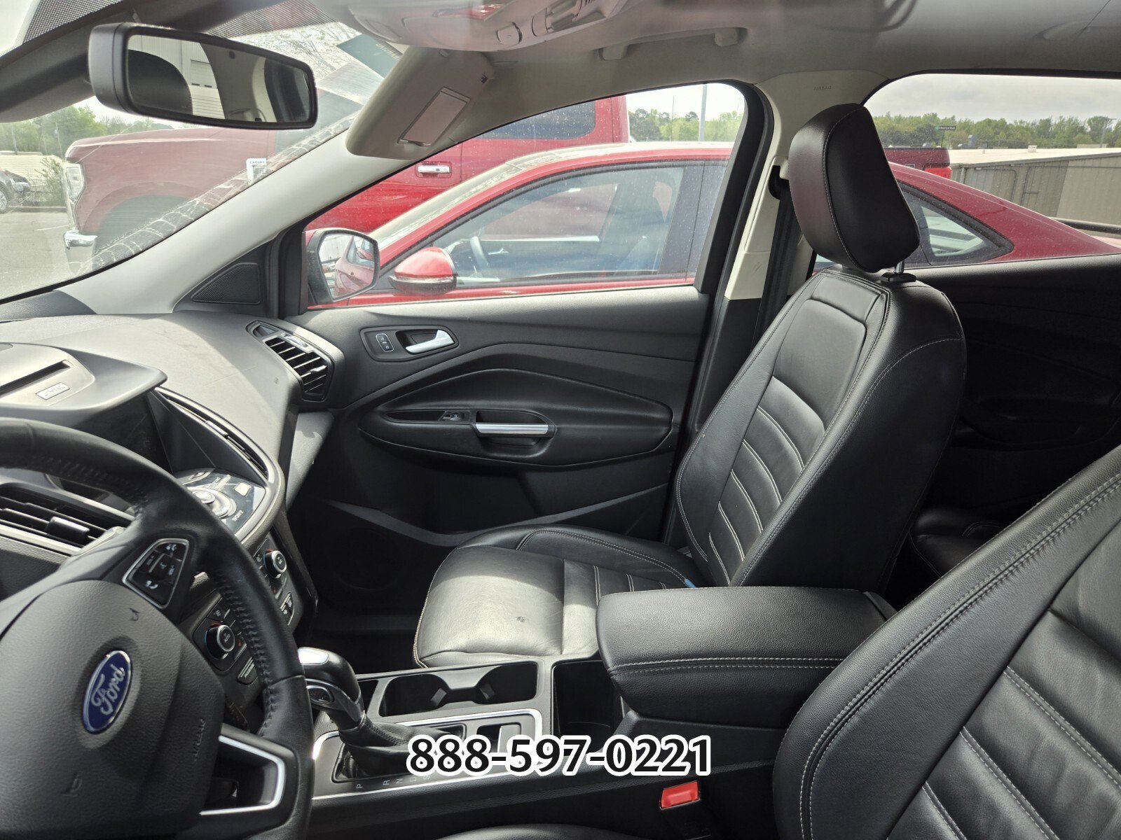 Used 2018 Ford Escape Titanium image 2