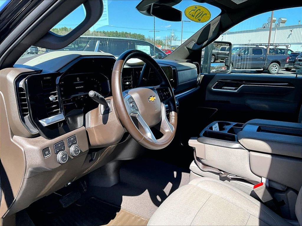 Used 2025 Chevrolet Silverado 2500 LT w/ Convenience Package AWD/4WD image 8