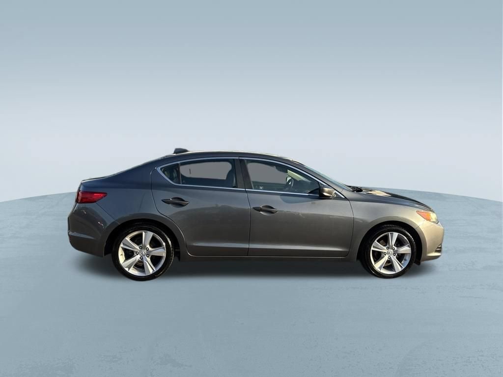 Used 2013 Acura ILX w/ Technology Package FWD image 9