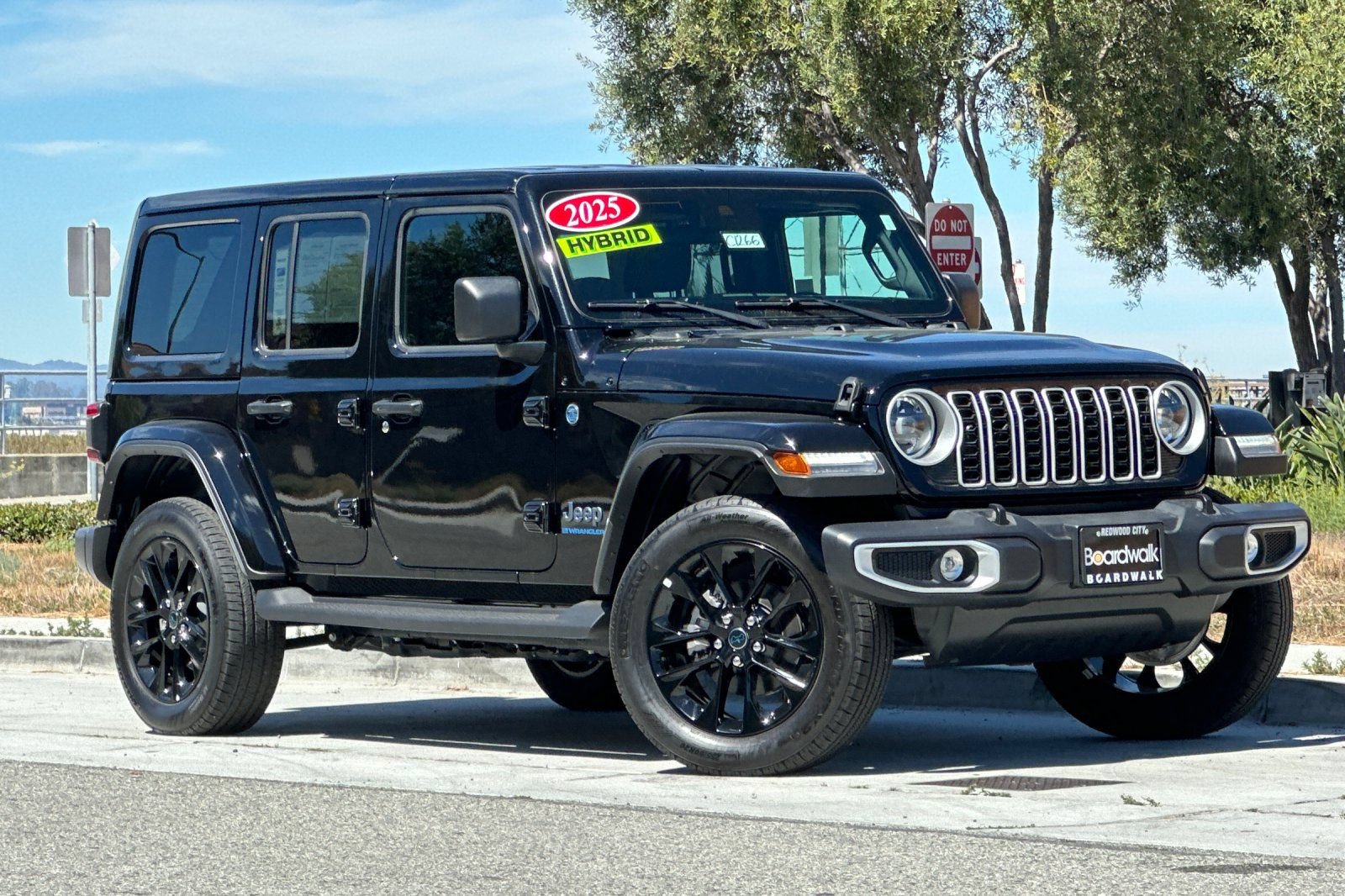Used 2025 Jeep Wrangler Unlimited Sahara AWD/4WD image 2