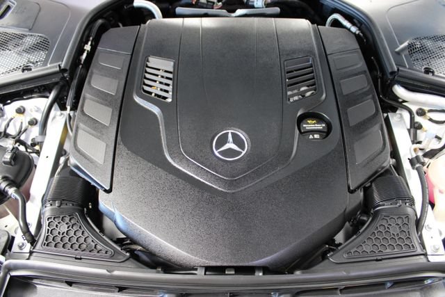 Used 2025 Mercedes-Benz S 580 4MATIC Sedan w/ AMG Line Package image 31