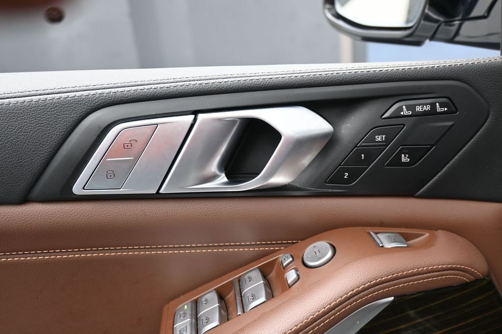 Used 2020 BMW X7 xDrive40i w/ Premium Package AWD/4WD image 14