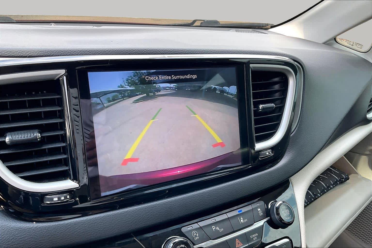 Used 2022 Chrysler Pacifica Touring-L FWD image 26