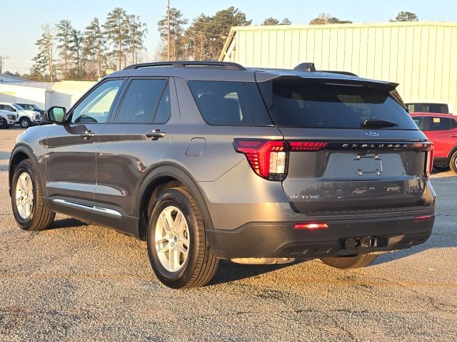 Used 2025 Ford Explorer Active RWD image 3