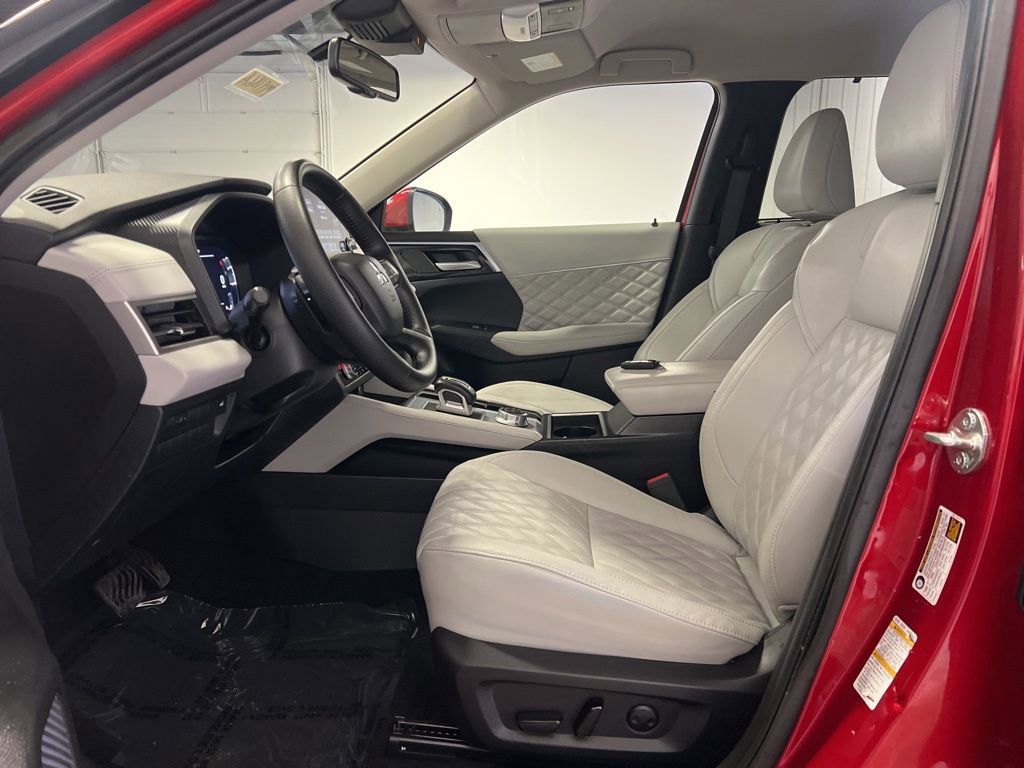 Used 2024 Mitsubishi Outlander SEL image 8
