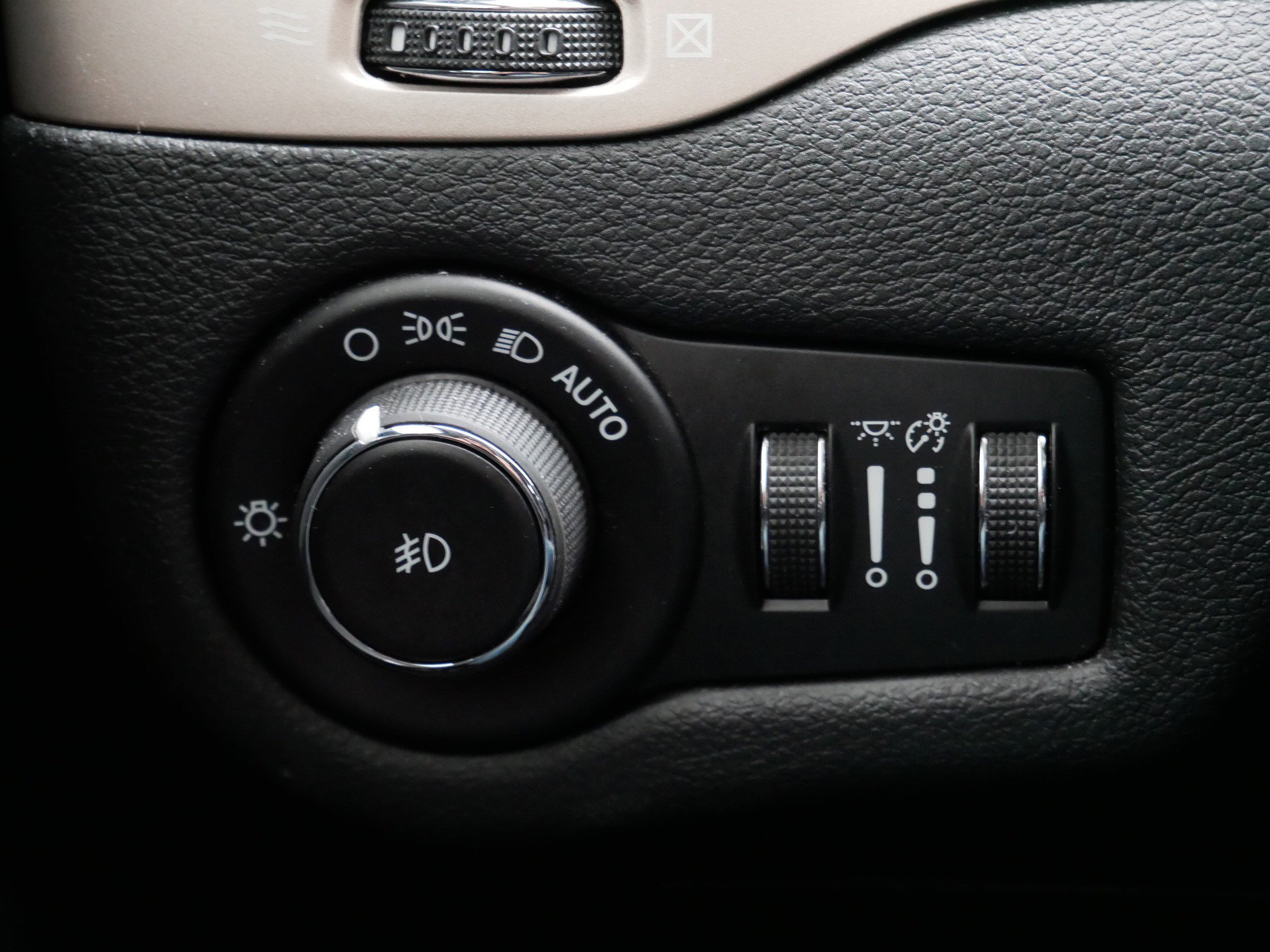 Used 2016 Jeep Cherokee Limited w/ Trailer Tow Group image 26