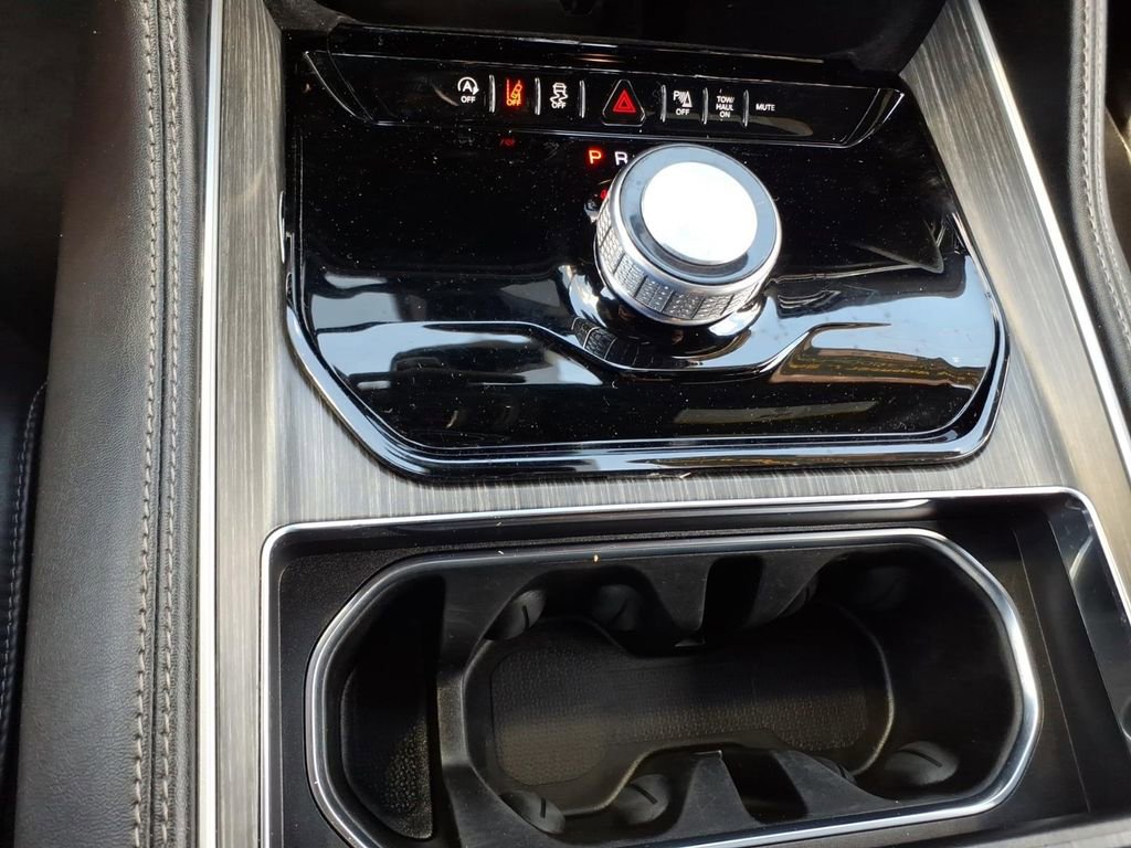 Used 2024 Jeep Wagoneer L Series II image 25