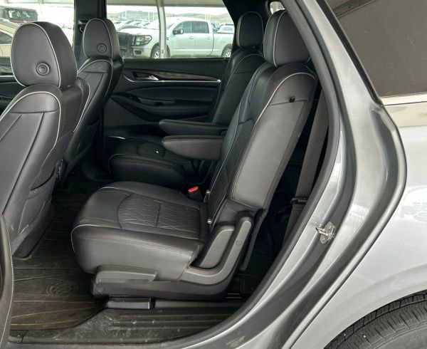 Used 2023 Buick Enclave Avenir w/ Avenir Technology Package AWD/4WD image 4