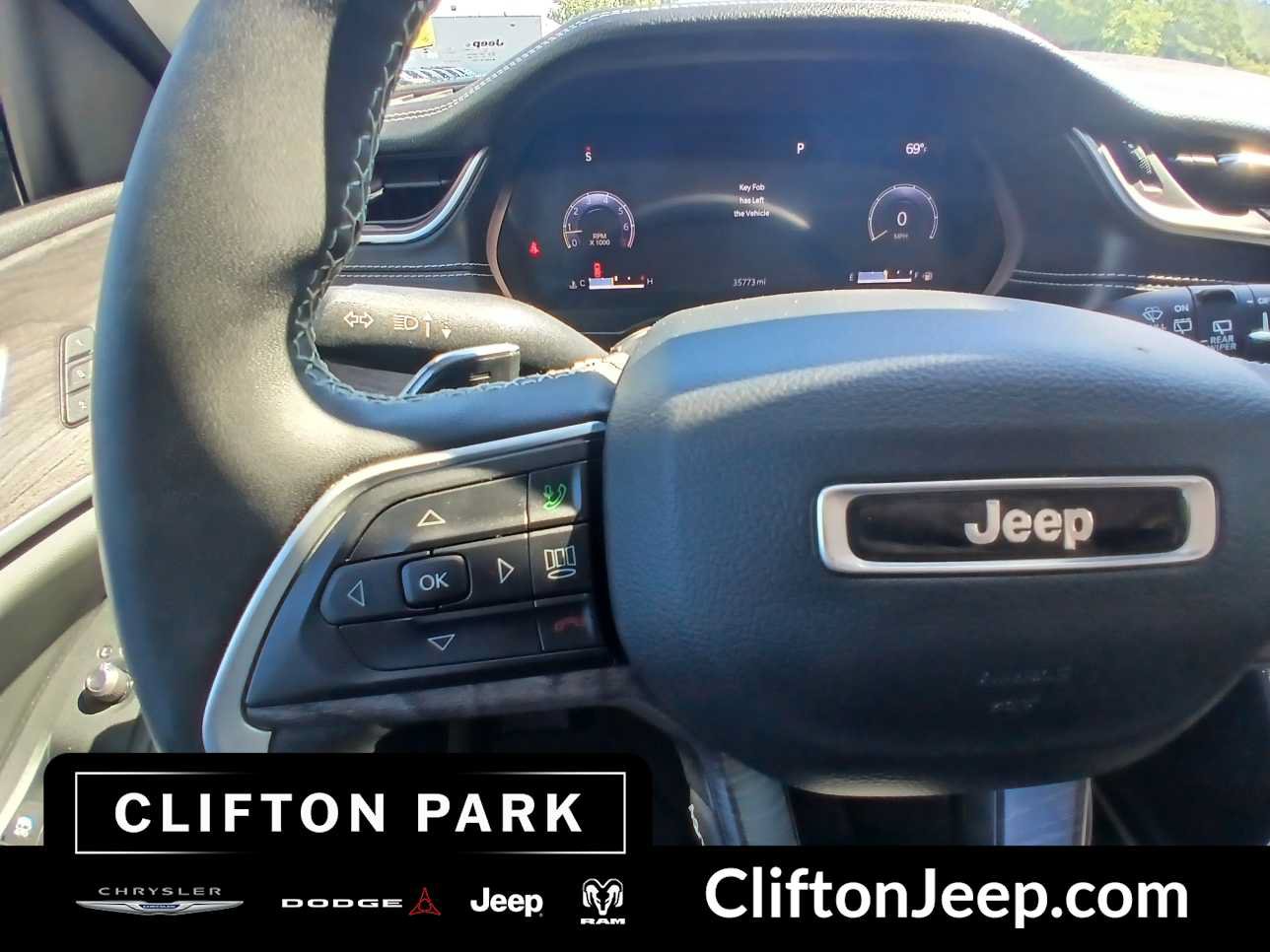 Certified 2023 Jeep Grand Cherokee Limited AWD/4WD image 22