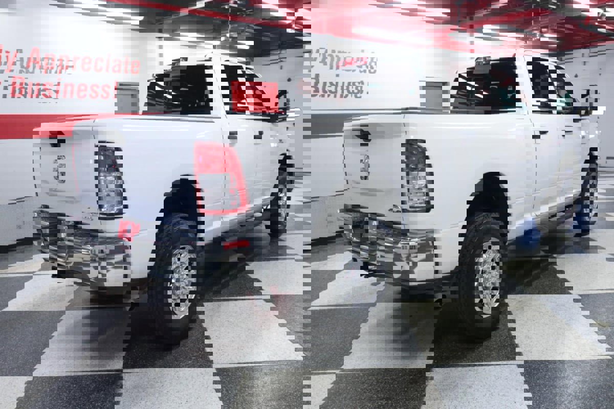 Used 2024 RAM 3500 Tradesman w/ Chrome Appearance Group image 7