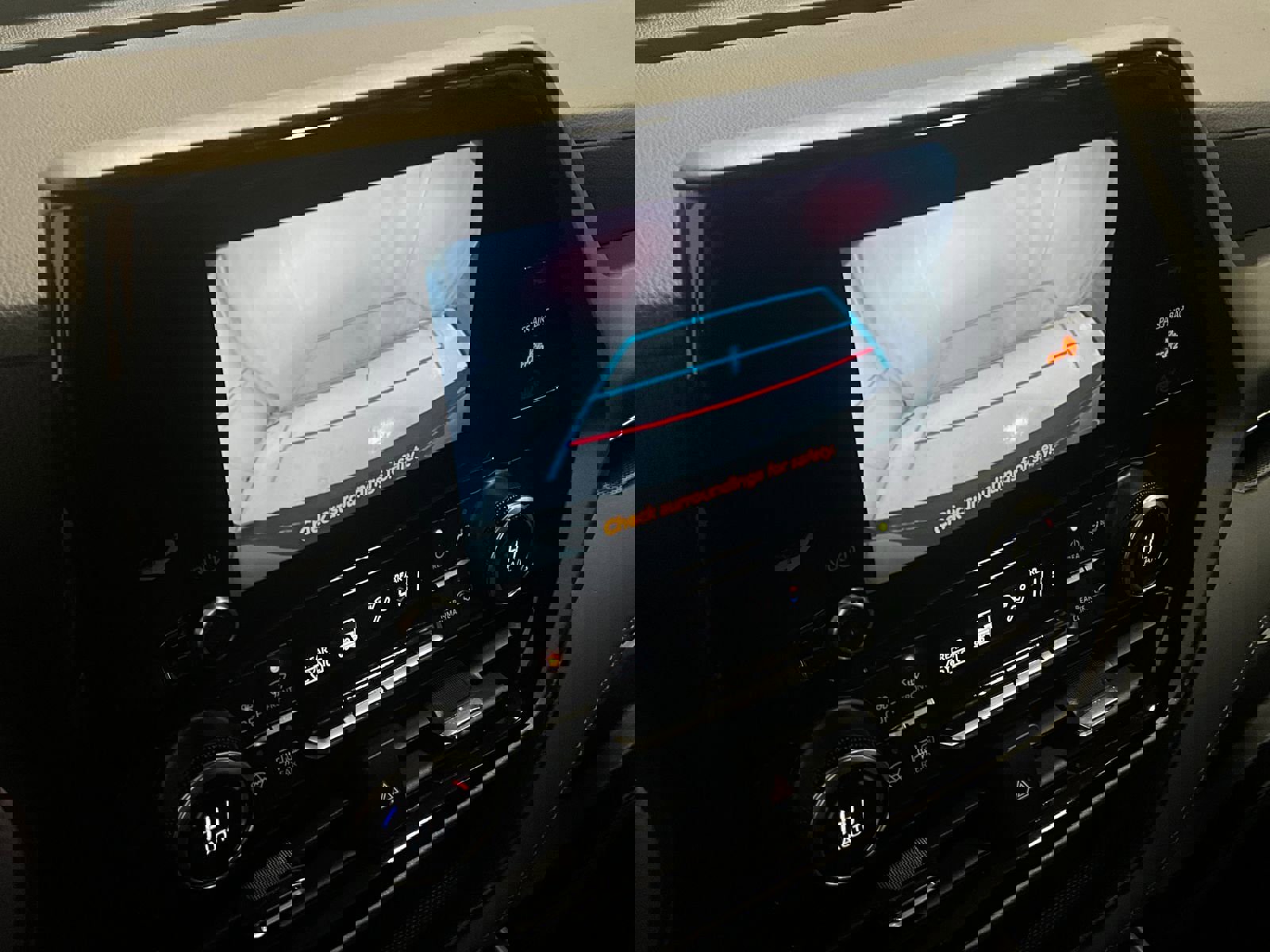 Used 2023 Toyota Highlander L image 19