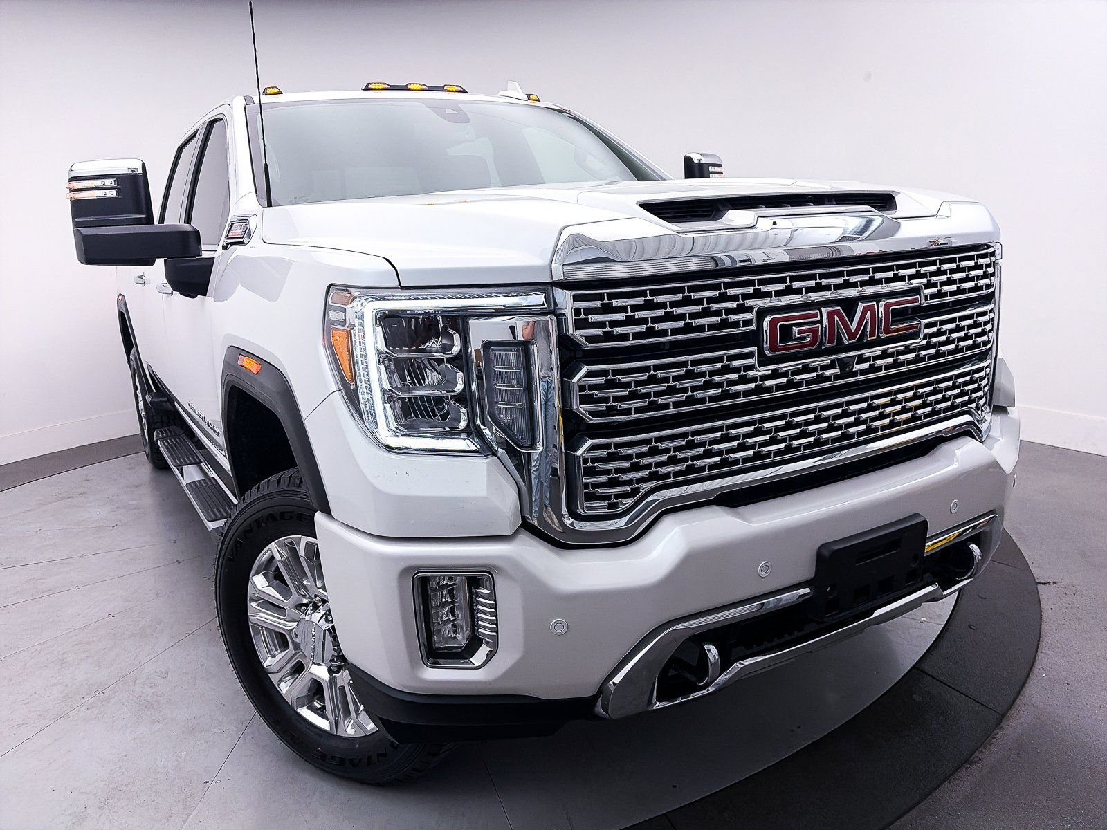Used 2022 GMC Sierra 2500 Denali AWD/4WD image 3