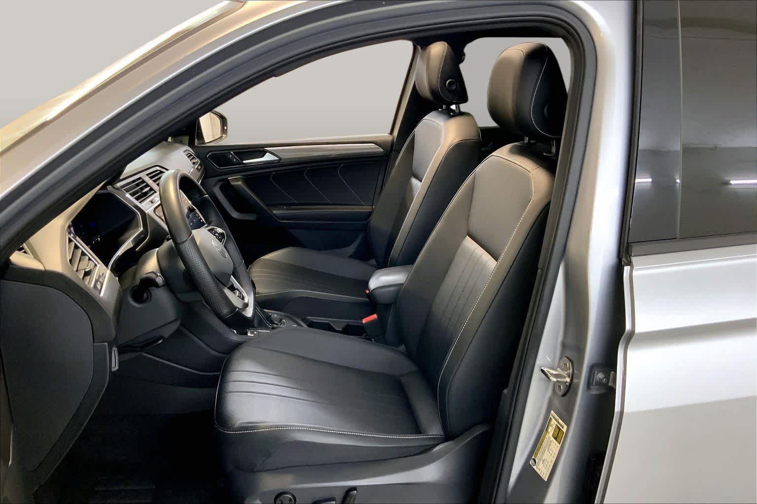 Used 2024 Volkswagen Tiguan SE R-Line AWD/4WD image 7