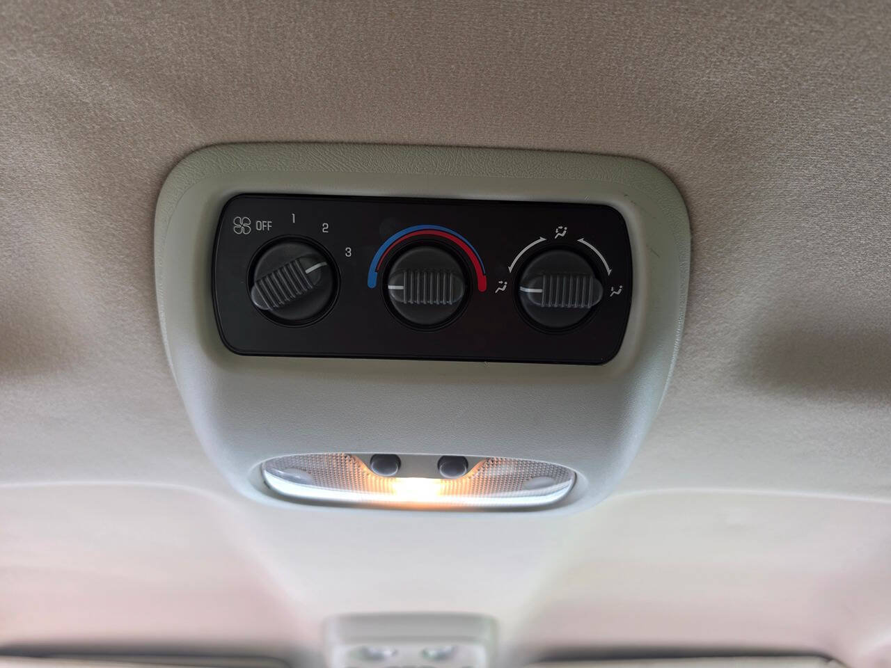 Used 2002 Chevrolet Suburban LS RWD image 46