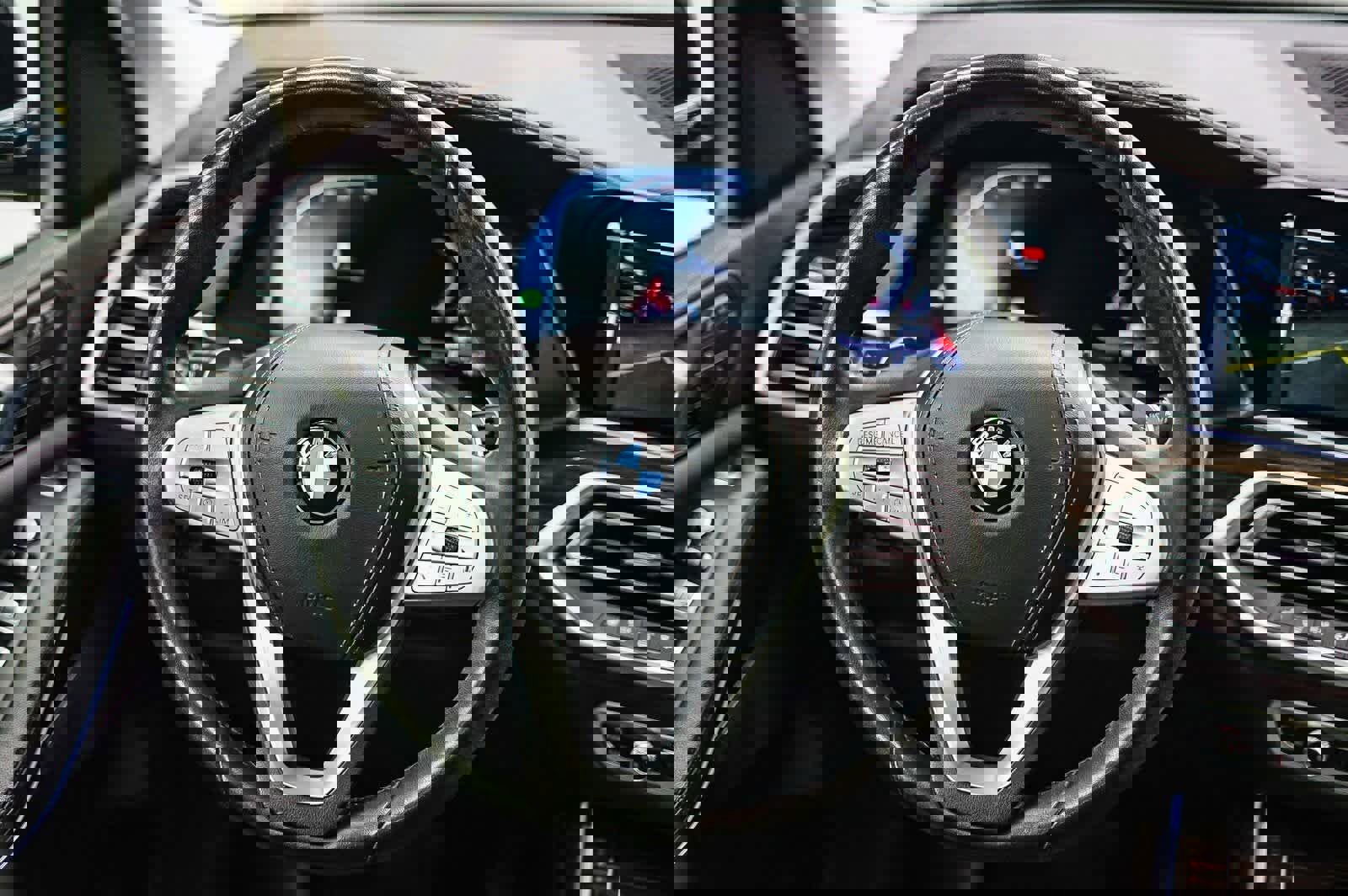 Used 2020 BMW X7 xDrive40i w/ Parking Assistance Package image 18