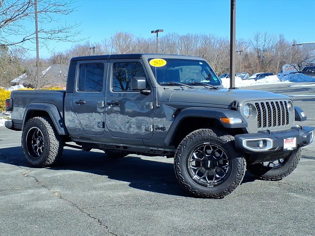 Used 2023 Jeep Gladiator Sport image 2