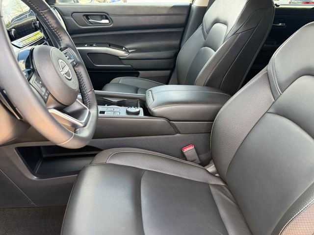Used 2025 Nissan Pathfinder SL image 11