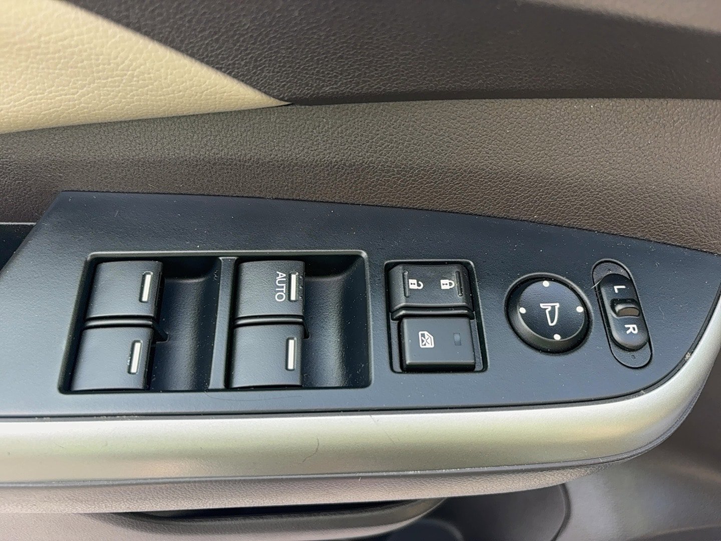 Used 2012 Honda CR-V EX-L image 19