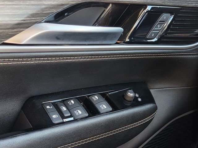 Used 2024 Jeep Wagoneer Series II w/ Flexible Seating Group image 40