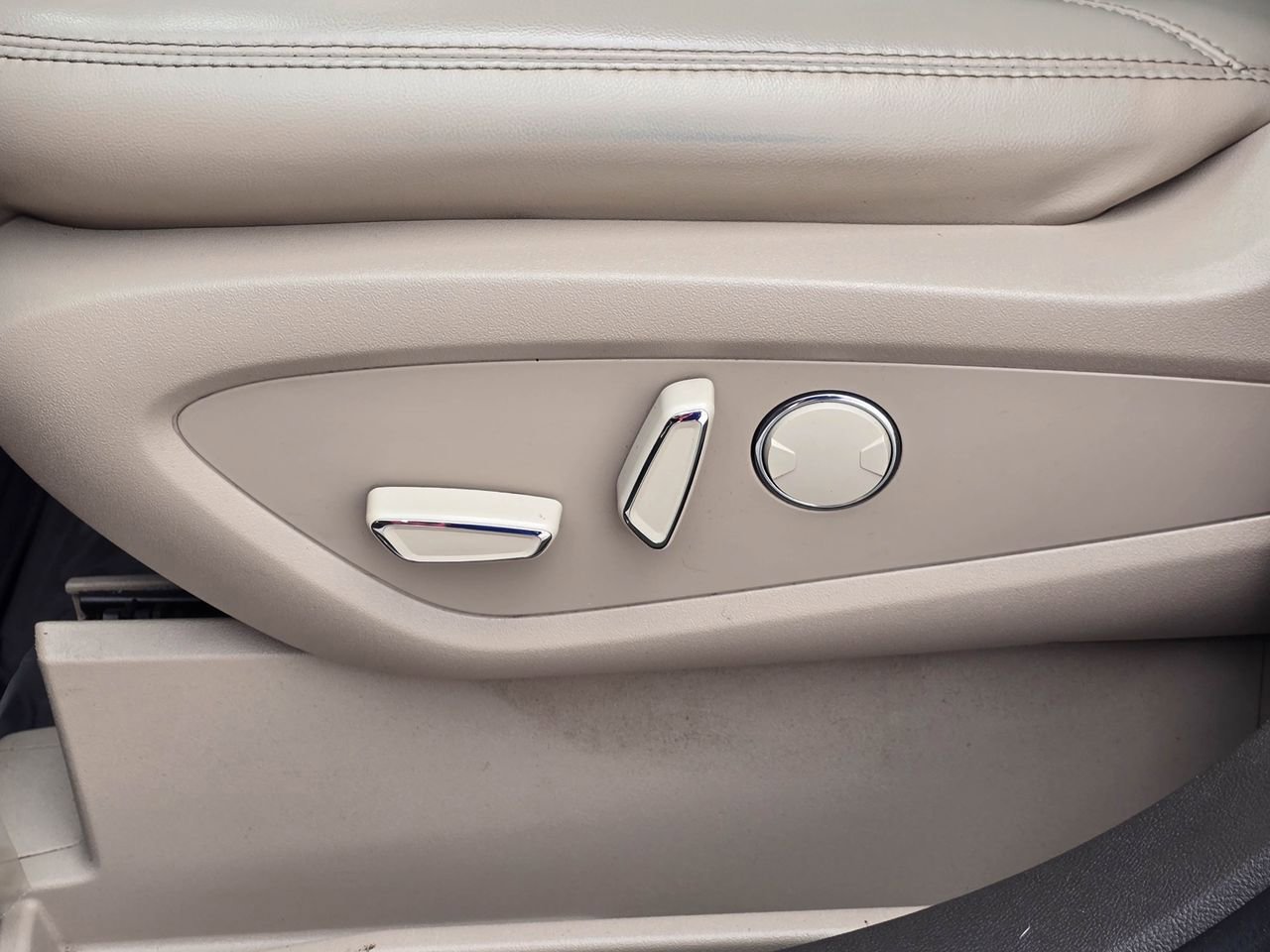 Used 2022 Lincoln Nautilus Reserve w/ Equipment Group 201A image 15