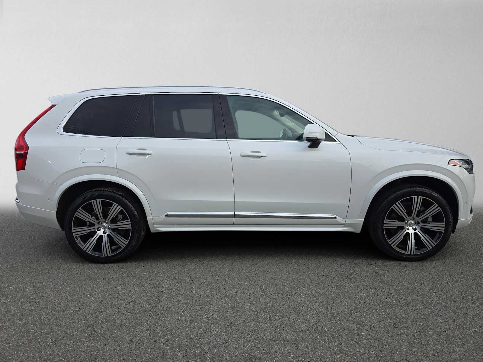 Certified 2025 Volvo XC90 T8 Plus w/ Protection Package Premier AWD/4WD image 3
