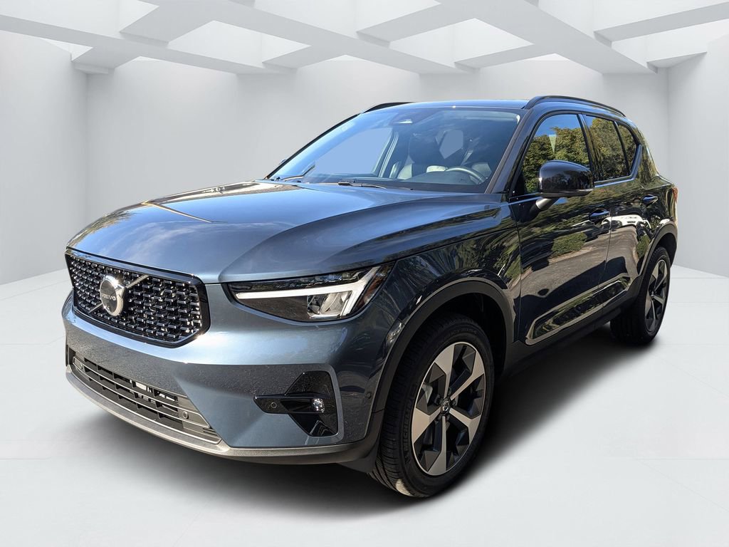 New 2026 Volvo XC40 B4 Plus w/ Protection Package Premier FWD image 7