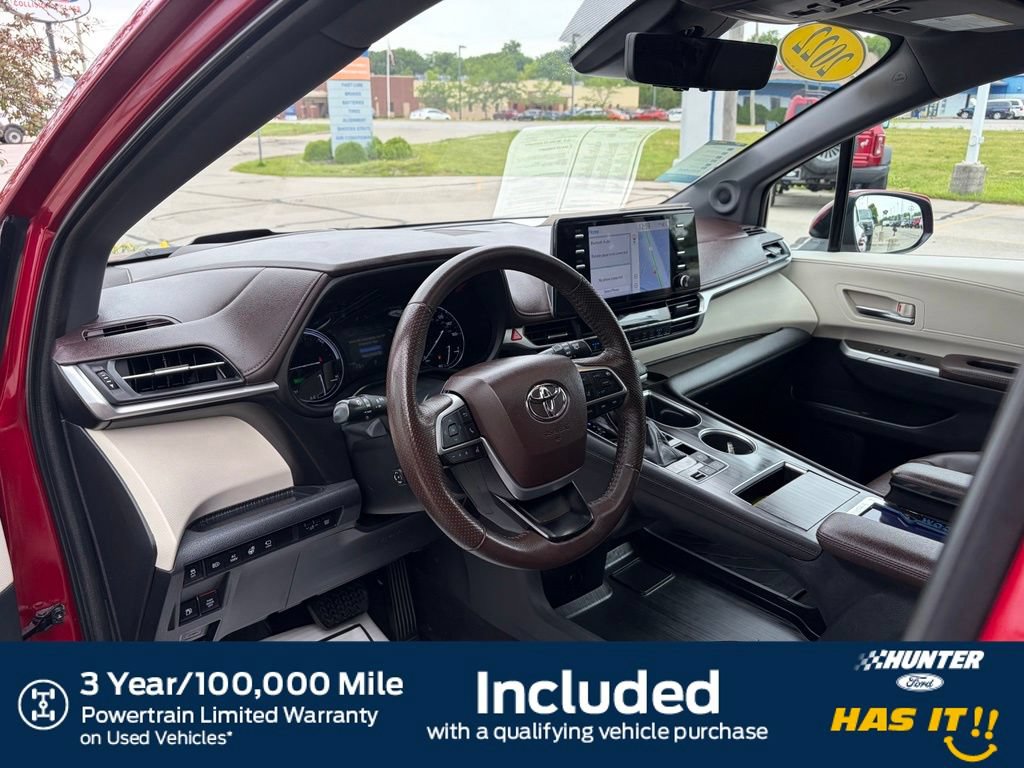 Used 2022 Toyota Sienna Platinum AWD/4WD image 2