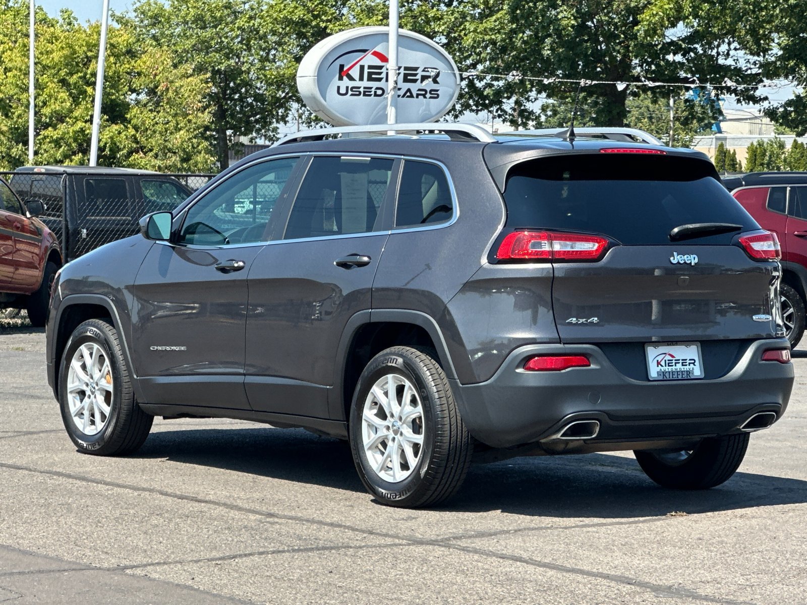 Used 2018 Jeep Cherokee Latitude Plus w/ Comfort/Convenience Group AWD/4WD image 6