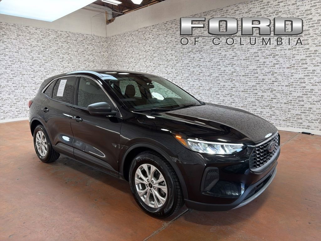Used 2023 Ford Escape Active image 1