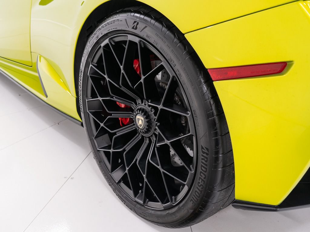 Used 2023 Lamborghini Huracan STO RWD image 39
